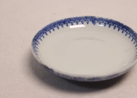 明治前期紙刷微塵唐草図蓋茶碗①