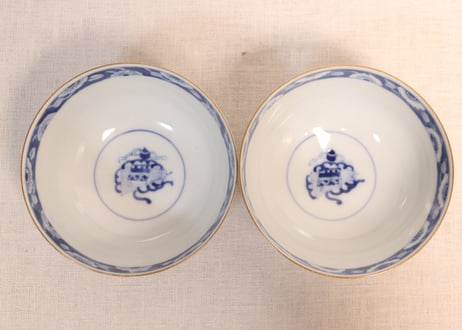 明治前期色絵窓絵に菊と春蘭図蓋茶碗