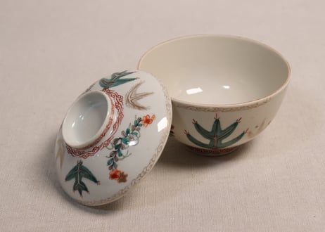 江戸中期色絵若松と草花に鈴虫図蓋茶碗②金彩擦れ