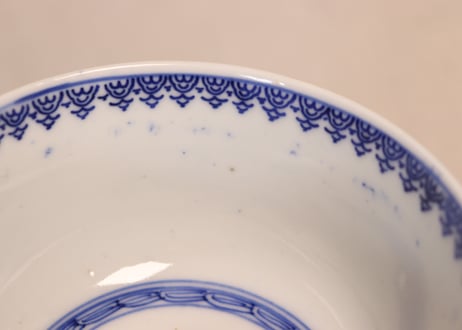 明治前期線描き牡丹図蓋茶碗①