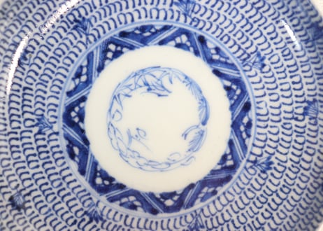 江戸幕末染付微塵唐草図小皿①