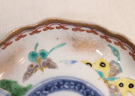 明治前期色絵花と蝶図通り物小皿