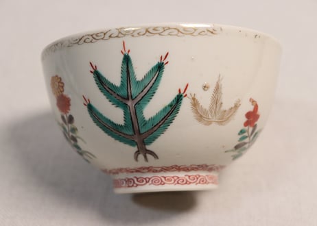 江戸中期色絵若松と草花に鈴虫図蓋茶碗②金彩擦れ