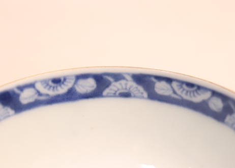 明治前期色絵窓絵に菊と春蘭図蓋茶碗