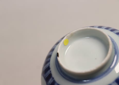 江戸後期染付縦縞鼓図蓋茶碗②高台傷