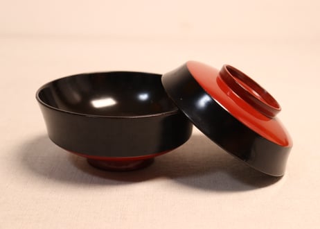 内黒外赤黒蒔絵蛤図吸物椀②汚れ,小傷