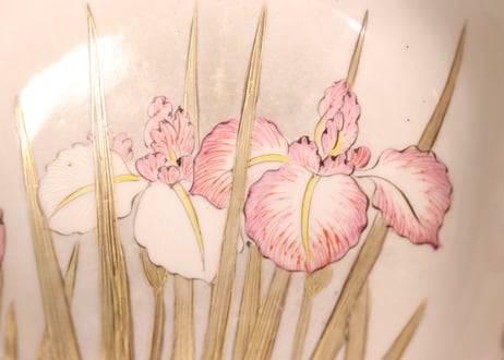 明治後期~大正九谷焼色絵菖蒲と菊図角小鉢