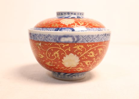 江戸後期赤絵金彩花と唐草図蓋茶碗①