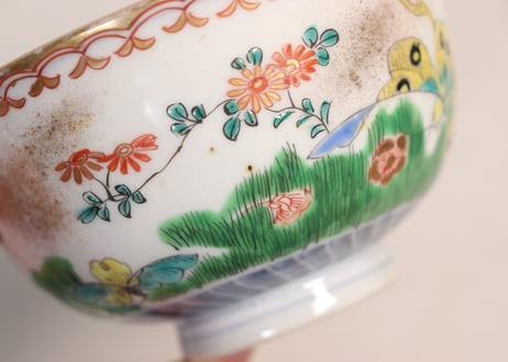 明治前期色絵花と蝶図通り物蓋茶碗①