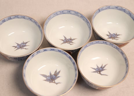明治前期金彩赤絵菊と蛸唐草図蓋茶碗