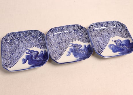 明治前期紙刷微塵唐草と龍図角小皿①