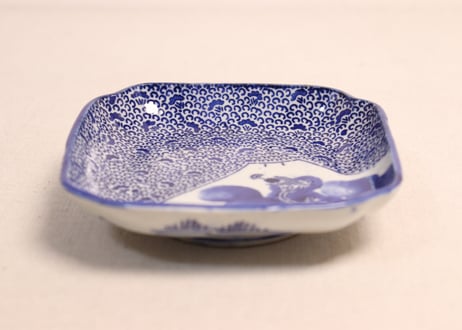 明治前期紙刷微塵唐草と龍図角小皿②かたつき