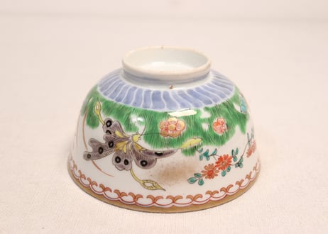 明治前期色絵花と蝶図通り物蓋茶碗①