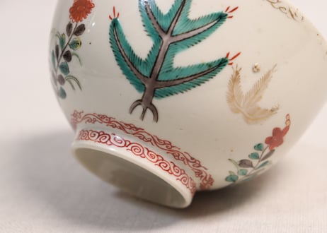江戸中期色絵若松と草花に鈴虫図蓋茶碗②金彩擦れ