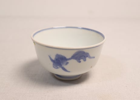 明治前期染付金魚図蓋茶碗②少甘手