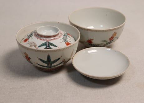 江戸中期色絵若松と草花に鈴虫図蓋茶碗①金彩擦れ