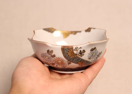明治後期~大正九谷焼色絵菖蒲と菊図角小鉢