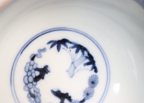 江戸中期色絵山水人物と帆掛け船図蓋茶碗