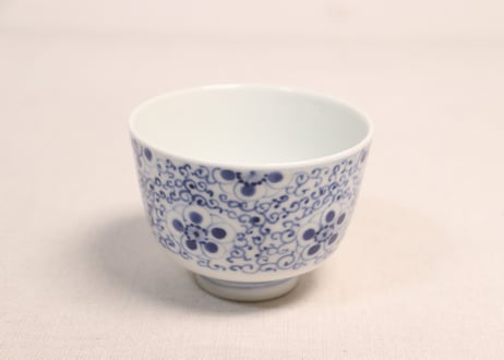 明治前期染付梅花と唐草図つぼ碗