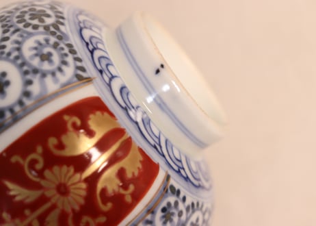 明治前期金彩赤絵菊と蛸唐草図蓋茶碗