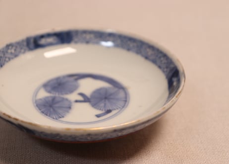 江戸後期赤絵金彩花と唐草図蓋茶碗①