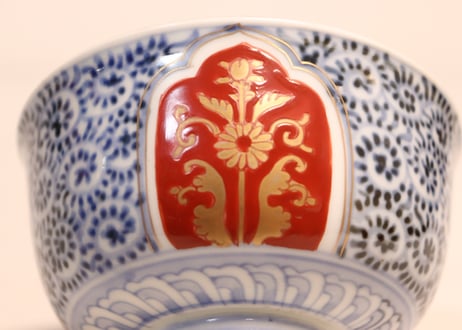 明治前期金彩赤絵菊と蛸唐草図蓋茶碗