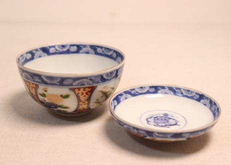 明治前期色絵窓絵に菊と春蘭図蓋茶碗
