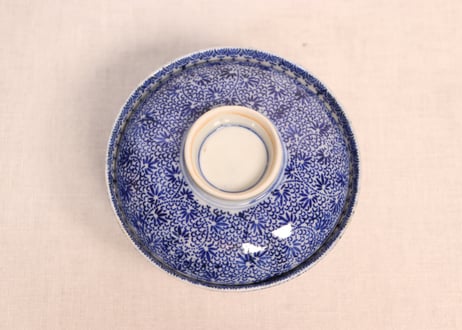 明治前期紙刷微塵唐草図蓋茶碗①