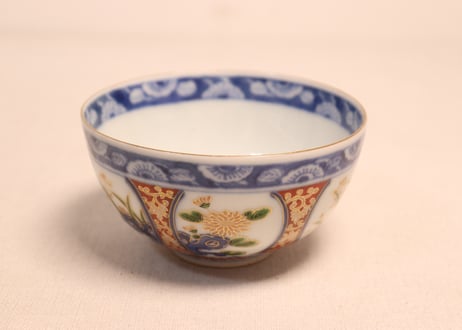 明治前期色絵窓絵に菊と春蘭図蓋茶碗