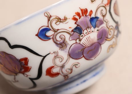 大正~昭和戦前銅印判色絵蝶と牡丹図通り物蒸茶碗