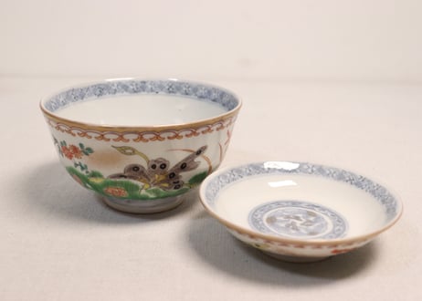明治前期色絵花と蝶図通り物蓋茶碗①