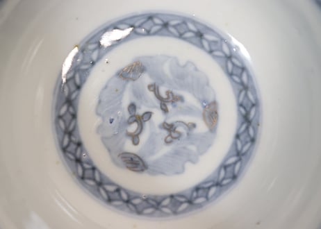 明治前期色絵花と蝶図通り物蓋茶碗①