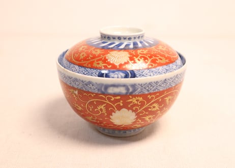 江戸後期赤絵金彩花と唐草図蓋茶碗①
