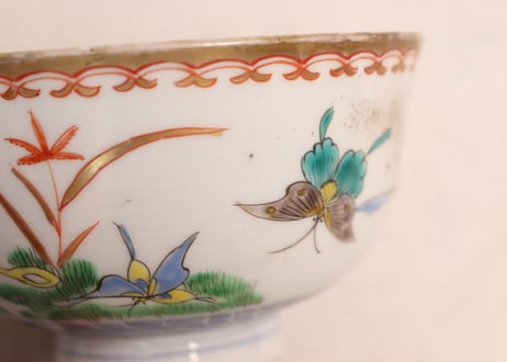 明治前期色絵花と蝶図通り物蓋茶碗②窯傷,フリモノ