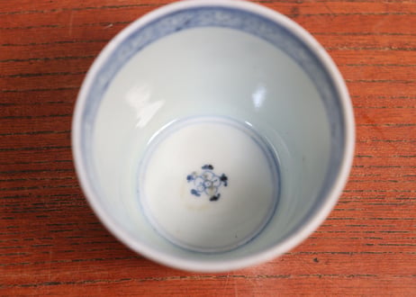 江戸中期染付蛸唐草図小猪口①