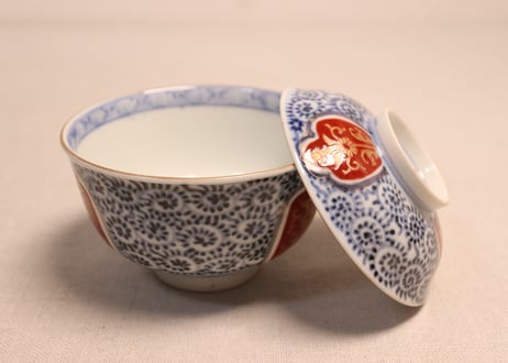 明治前期金彩赤絵菊と蛸唐草図蓋茶碗