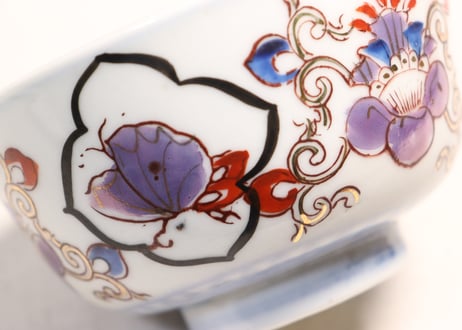 大正~昭和戦前銅印判色絵蝶と牡丹図通り物蒸茶碗
