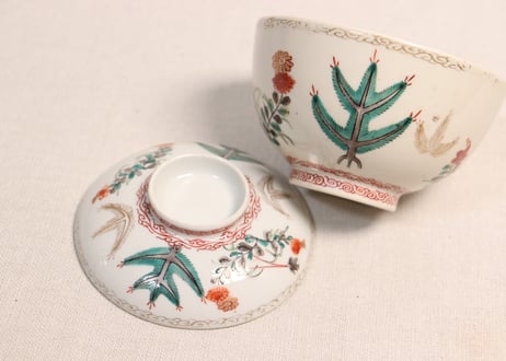 江戸中期色絵若松と草花に鈴虫図蓋茶碗②金彩擦れ