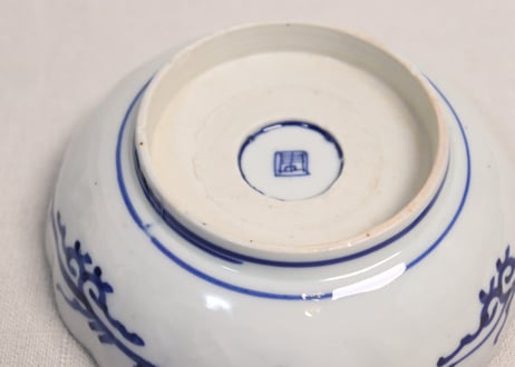 明治前期染付麒麟と微塵唐草図通り物なます皿②膨れ,ノミホツ