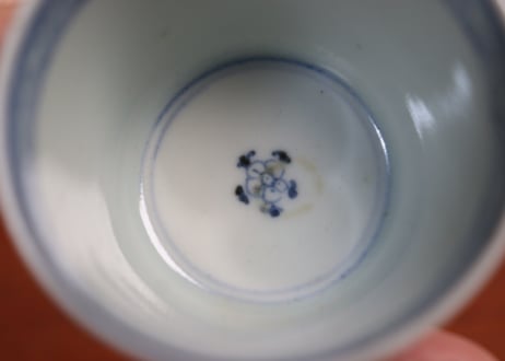 江戸中期染付蛸唐草図小猪口①