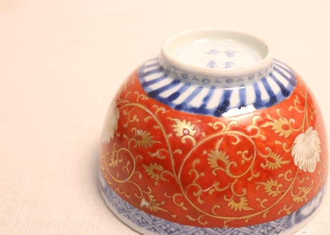 江戸後期赤絵金彩花と唐草図蓋茶碗①