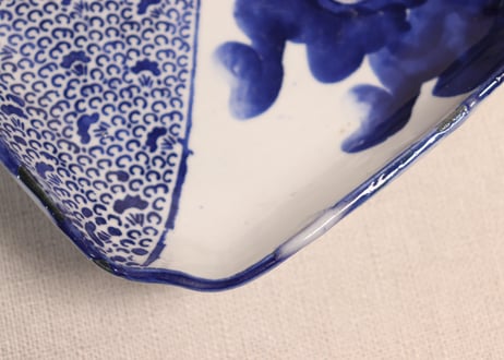明治前期紙刷微塵唐草と龍図角小皿②かたつき