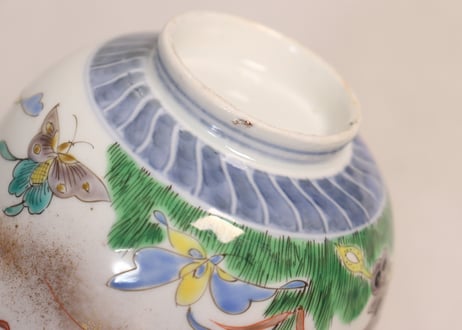 明治前期色絵花と蝶図通り物蓋茶碗①