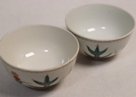 江戸中期色絵若松と草花に鈴虫図蓋茶碗①金彩擦れ