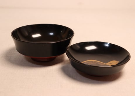内黒外赤黒蒔絵蛤図吸物椀②汚れ,小傷