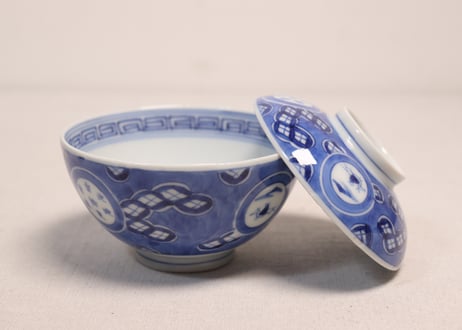 江戸幕末染付丸窓と七宝散らし図蓋茶碗