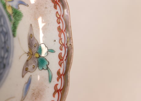 明治前期色絵花と蝶図通り物小皿