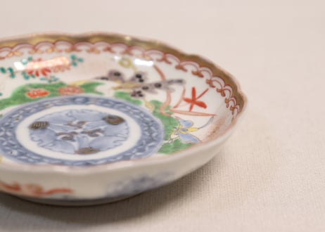 明治前期色絵花と蝶図通り物小皿