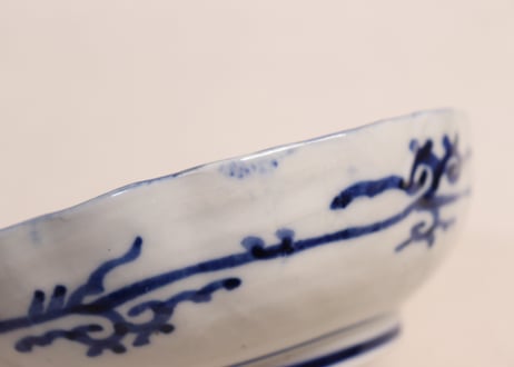 明治前期染付麒麟と微塵唐草図通り物なます皿②膨れ,ノミホツ