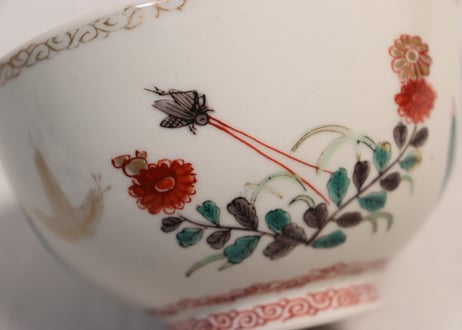 江戸中期色絵若松と草花に鈴虫図蓋茶碗②金彩擦れ